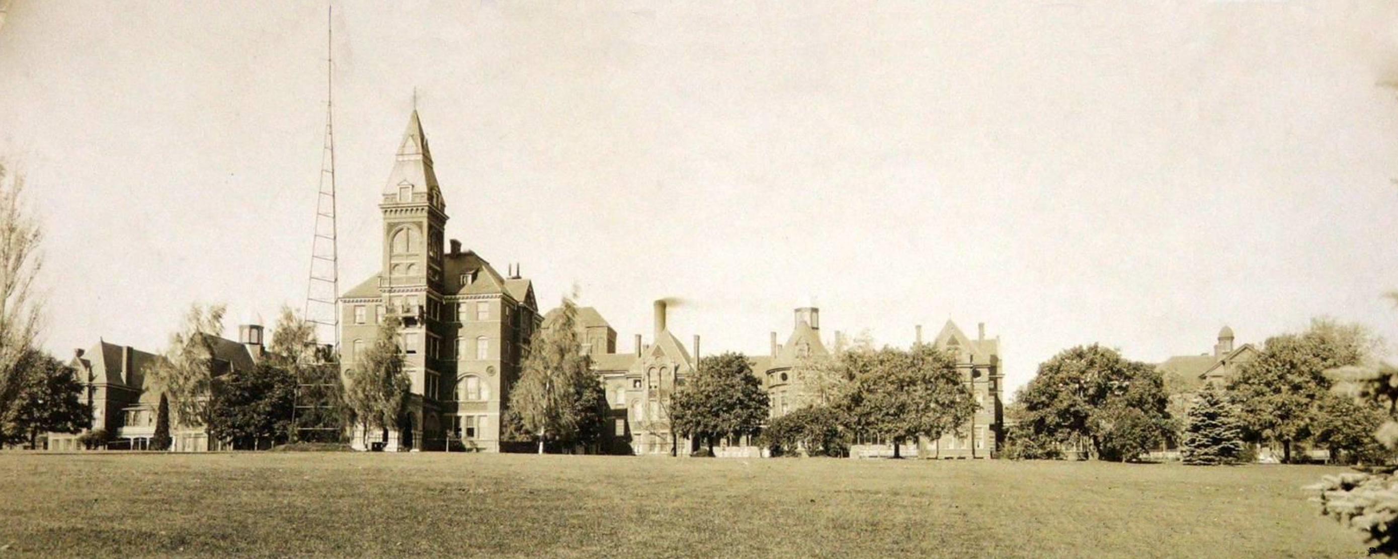 Photo of the Brockville Mental Health Centre during the 1800s