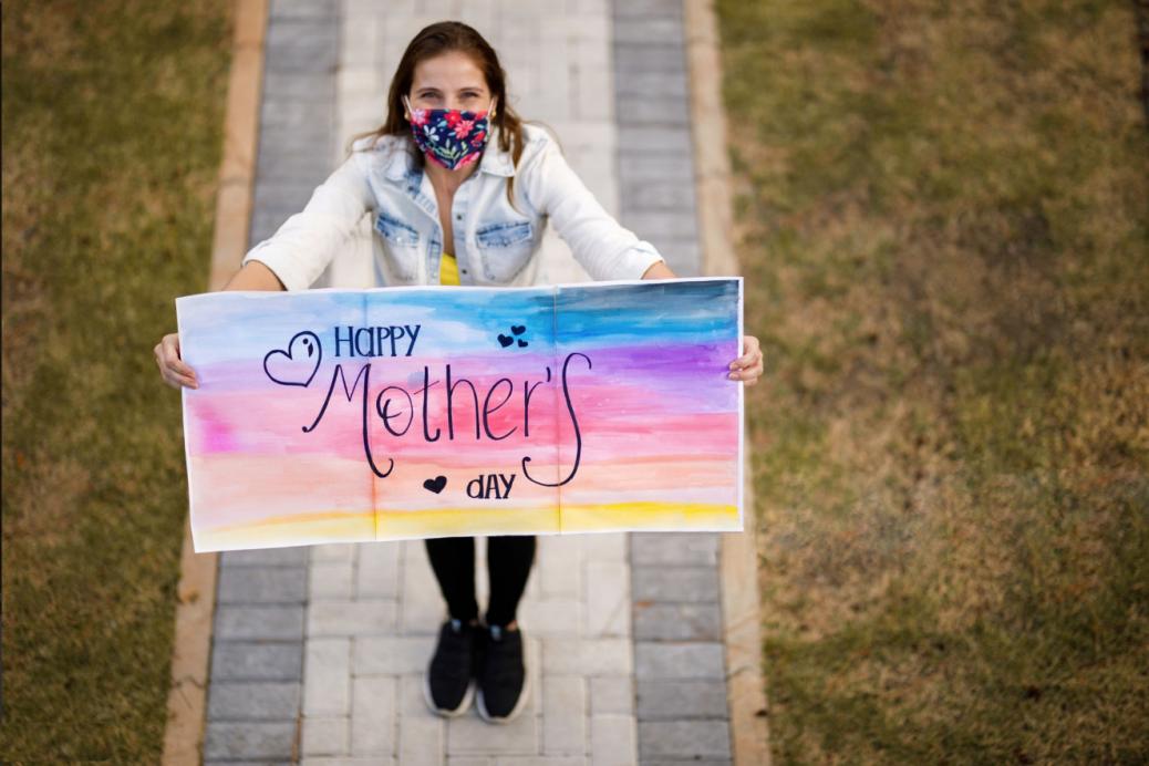 Woman holding a 'Happy Mother's Day' sign