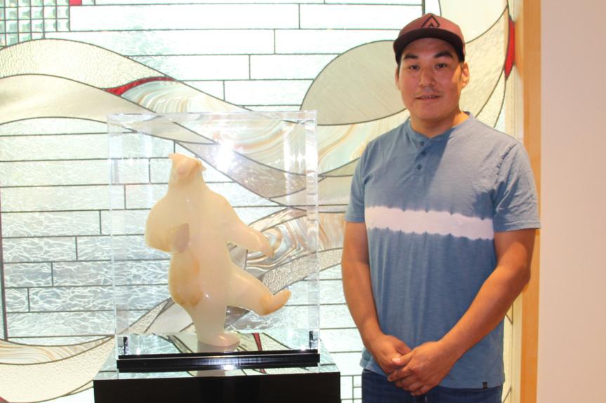 The Royal unveils bear carving by Koomuatuk “Kuzy” Curley Playing Bear scultpture